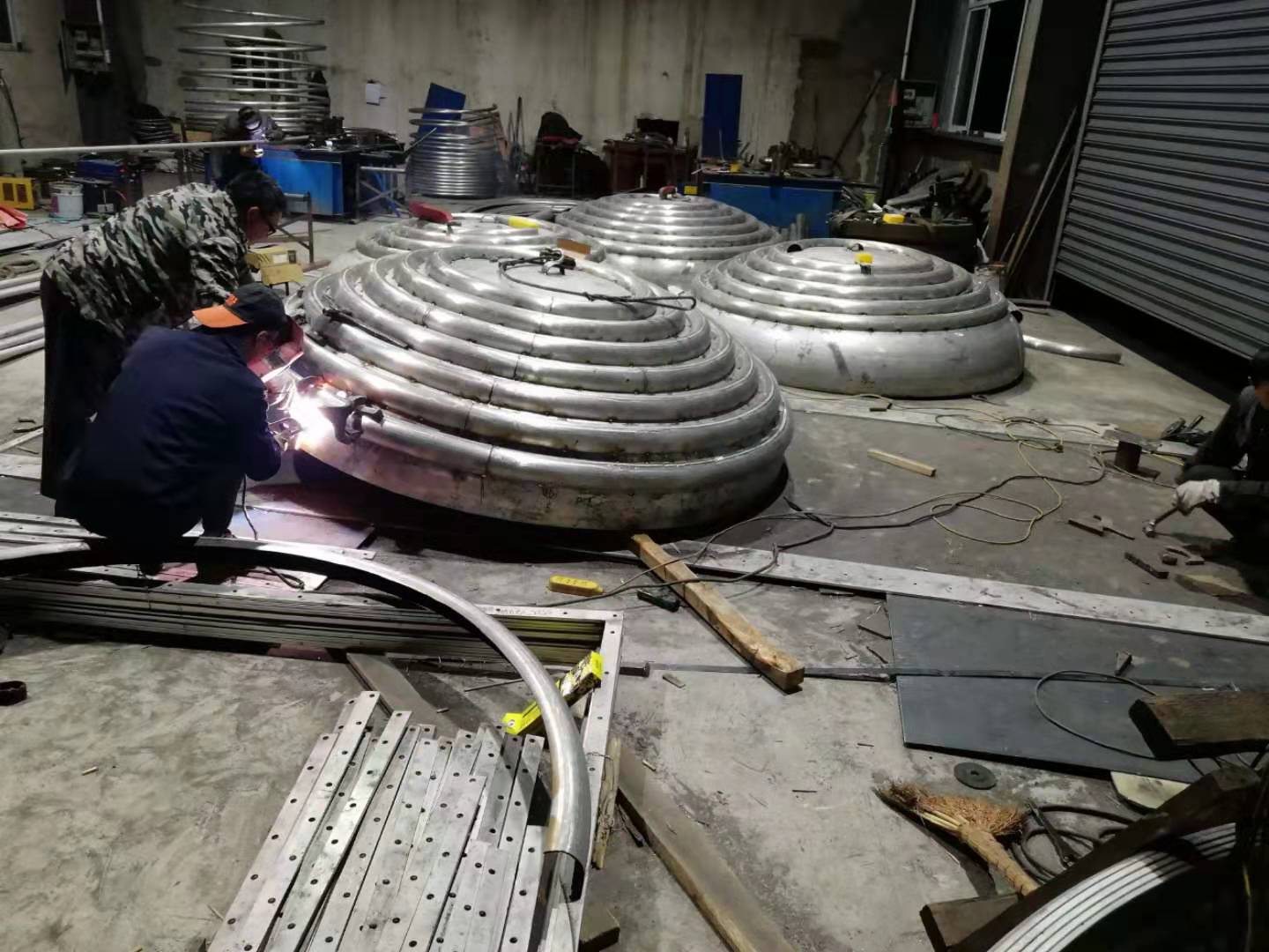 封頭盤管制作現(xiàn)場(chǎng) 封頭盤管制作現(xiàn)場(chǎng)